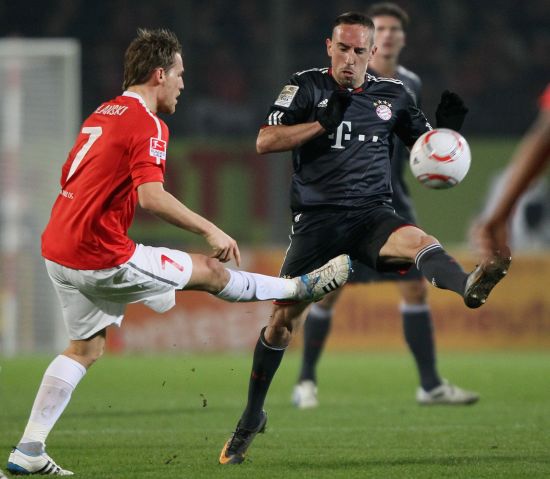 反觀亞泰 反觀亞泰